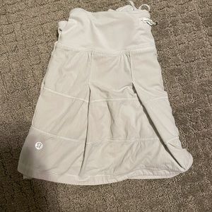 LULUEMON SKORT NEVER WORN( negotiable price)